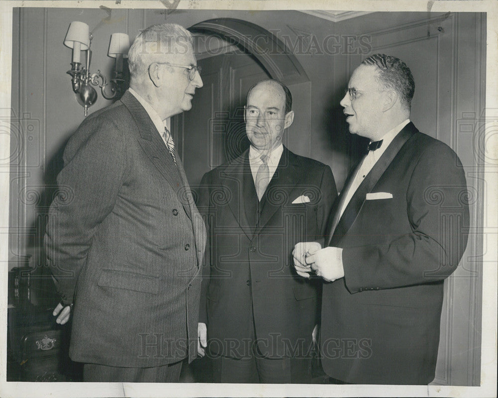 1954 Press Photo Sen Douglas of Ill &amp; Adlai Stevenson &amp; Ald A Carey Jr - Historic Images