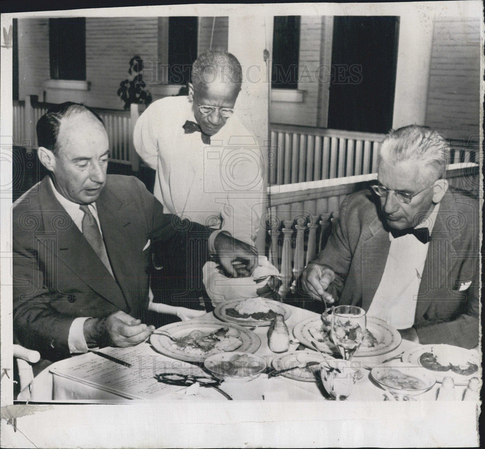 1952 Press Photo Governor Adlai E. Stevenson And Illinois Senator Paul Douglas - Historic Images