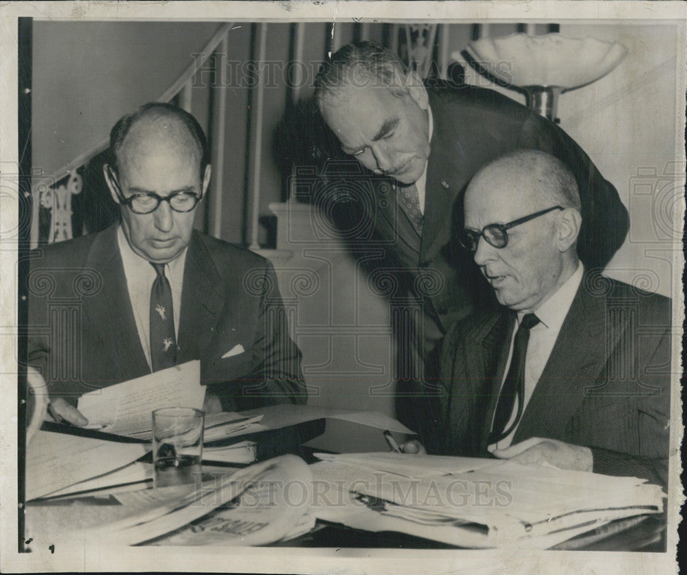 1957 Press Photo Democrat Politicians Governer Aldai Stevenson Chicago - Historic Images