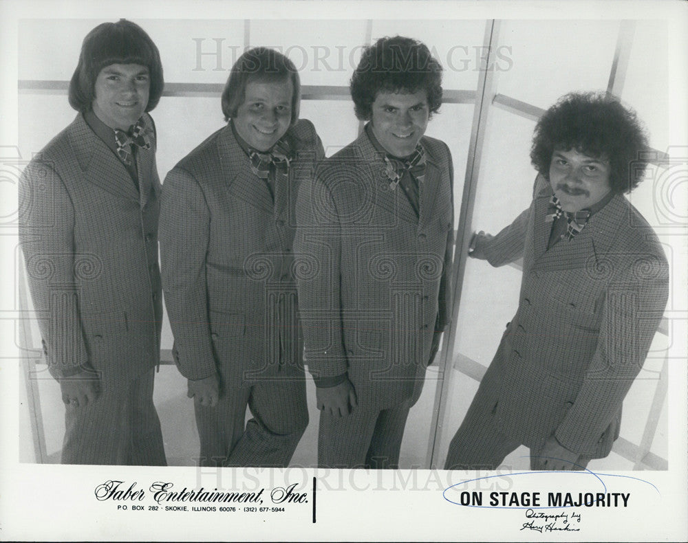 1974 Press Photo On Stage Majority Music Group Taber Entertainment - Historic Images