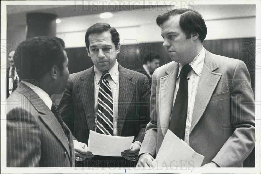 1977 Press Photo Martin Oberman General Counsel Illinois Racing Board - Historic Images