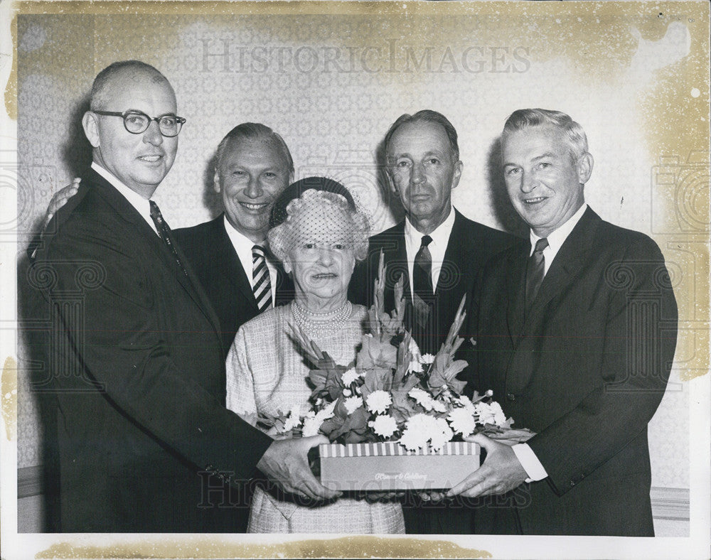 1961 Press Photo O&#39;Connor &amp; Goldberg Shoe Retailers Honored  Carson Pirie Scott - Historic Images