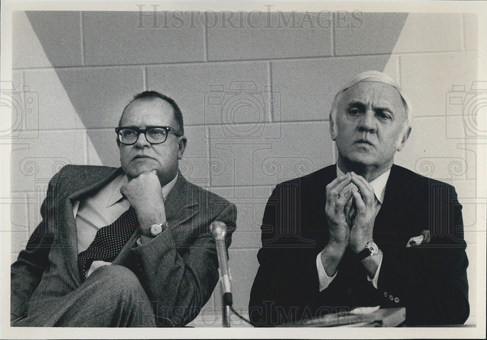 Press Photo Opposing Politicians George O&#39;Brien Edward Derwinski Senior Citizens - Historic Images