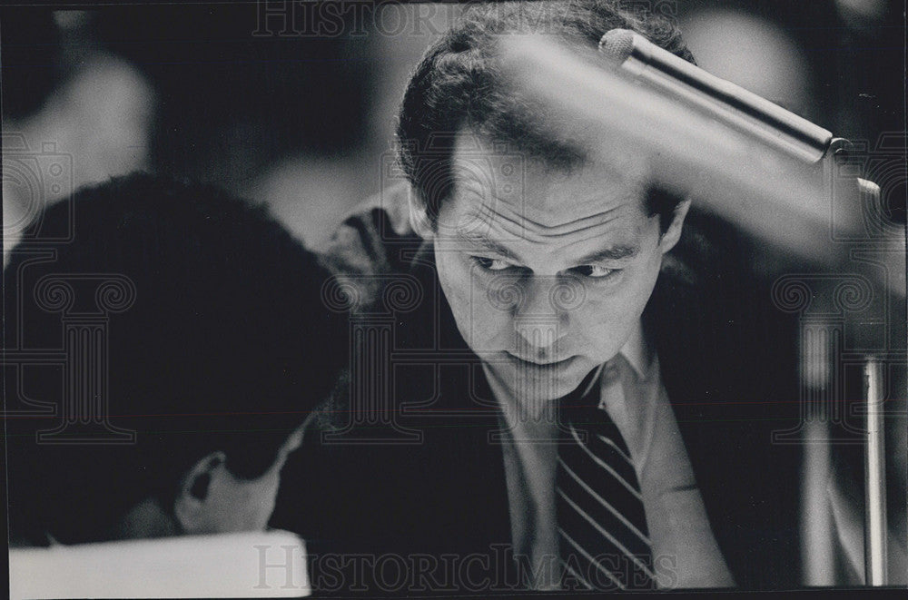 1986 Press Photo Chicago Alderman Marty Oberman At City Council Budget Meeting - Historic Images