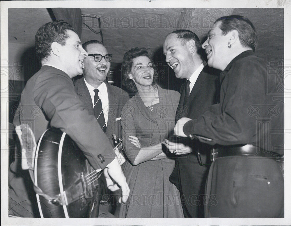 1961 Press Photo John Recchia, Gunther Dorn, The James R. Oberlys &amp; Host Silvo - Historic Images