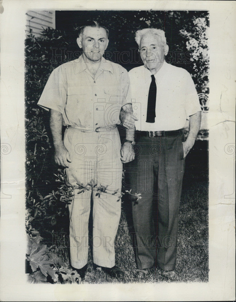 1944 Press Photo The Amos Alonzo Staggs, Father and Son - Historic Images