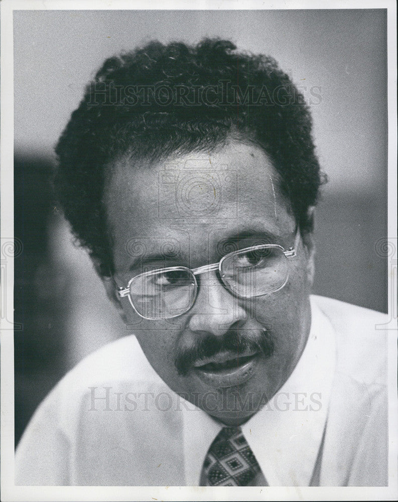 1973 Press Photo Dr. Gordon Milton Catholic School Board Member - Historic Images