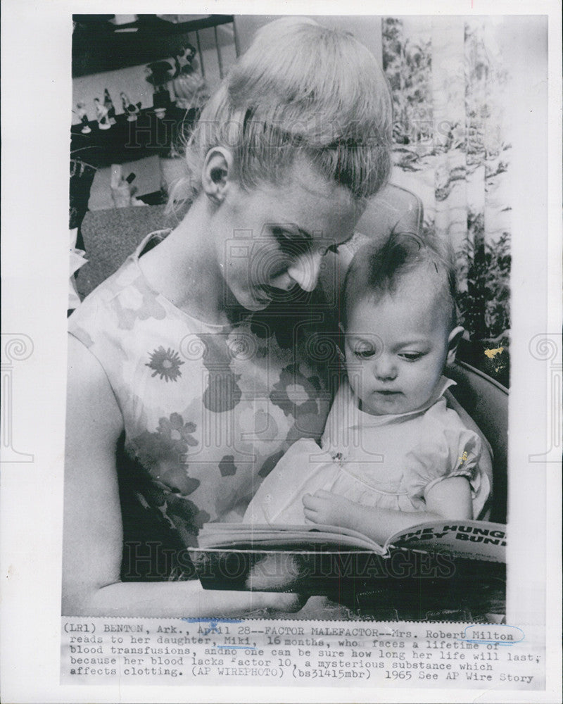 1965 Press Photo Mrs. Robert Milton with Daughter Miki Undergo Lacks Factor 10 - Historic Images