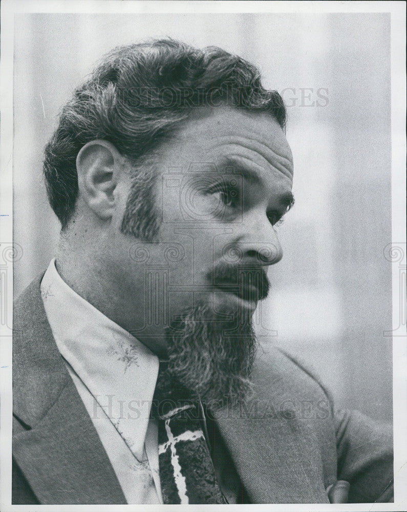 1977 Press Photo Dr. Aubrey Milunsky Professor of Pediatrics at Harvard Medical - Historic Images
