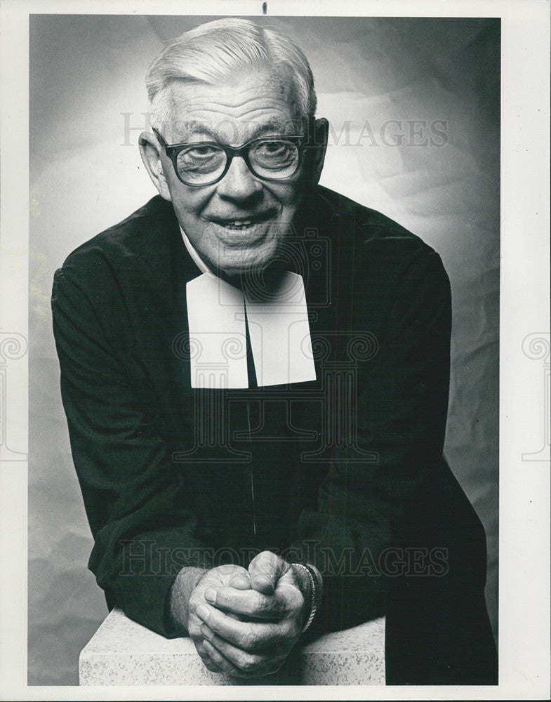 1988 Press Photo Brother John Michael Teaches St. Patrick High School Age Eighty - Historic Images