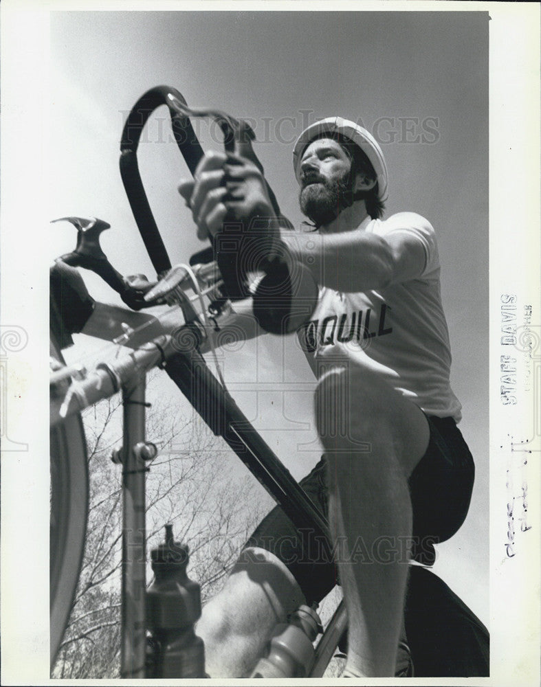 1988 Press Photo TransAmerica Bicycle Trek Participant Kim Stanley On Motorcycle - Historic Images