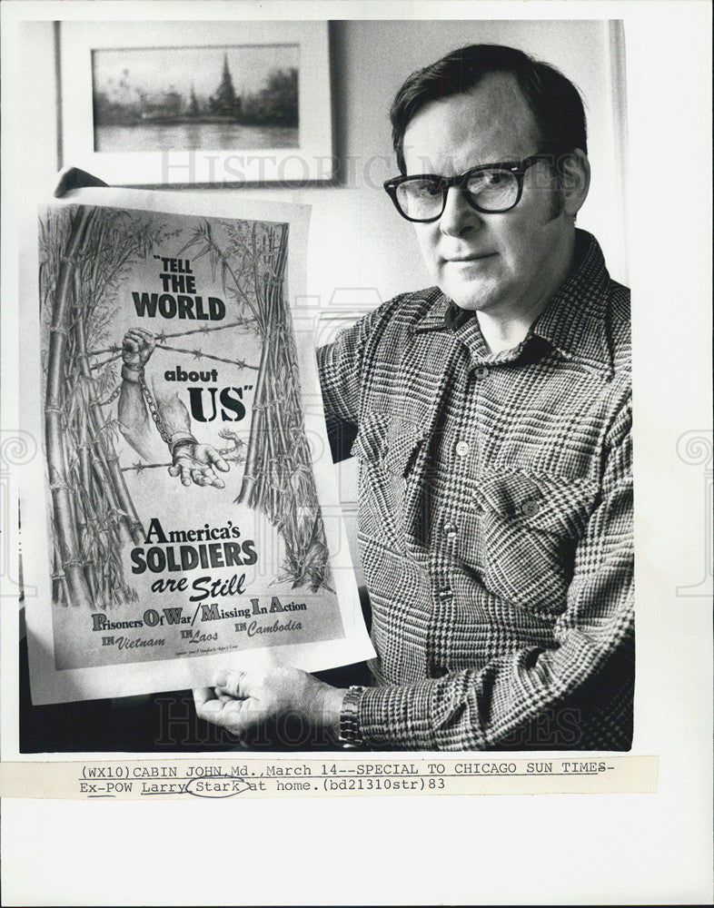 1983 Press Photo Pictured is former POW Larry Stark at home. - Historic Images