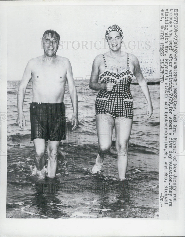 1957 Press Photo Gov and Mrs Meyner of New Jersey on vacation. - Historic Images