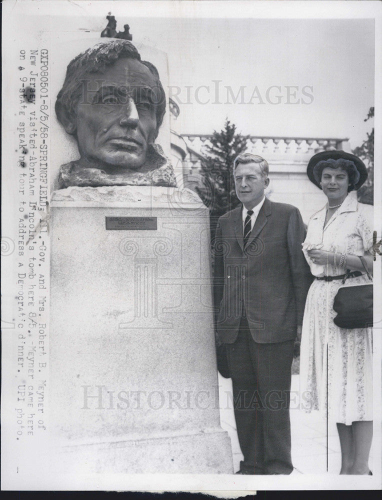 1958 Press Photo Gov. and Mrs Robert Meyner of NJ, visit the Lincoln Tomb - Historic Images