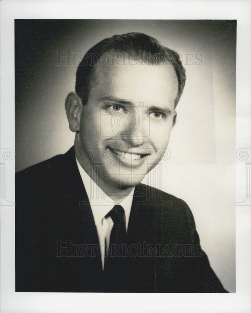 Press Photo Dale M. Michael Assistant Sales Manager Field Enterprise Educational - Historic Images