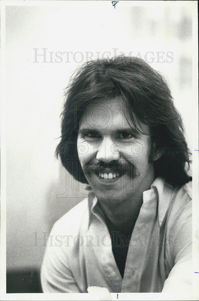 1977 Press Photo Rock and Roll music writer John Milward will work for The Daily - Historic Images