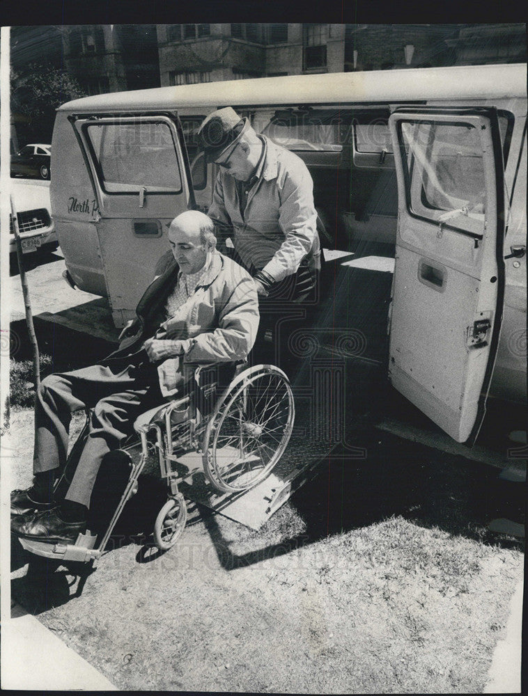 1973 Press Photo Dr. Albert Milzer boards a van to transport handicapped people - Historic Images