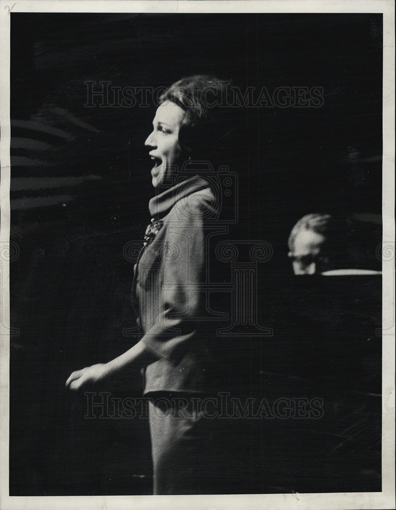 1964 Press Photo Janice Fleming Omvig Chicago Opera House - Historic Images