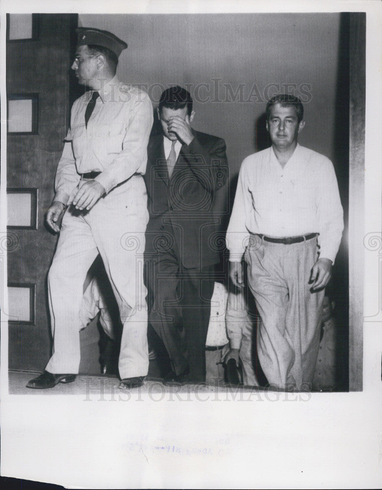 1954 Press Photo Air Force Col. Robert H. Orr leaves court on charges of Burglar - Historic Images