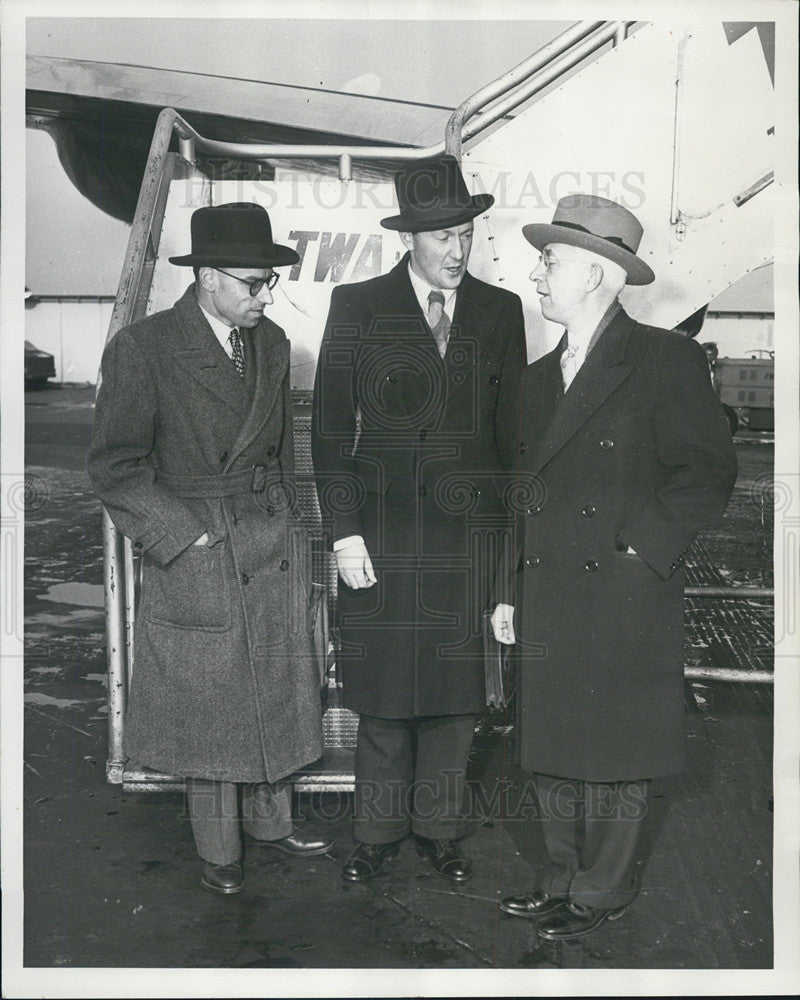 1958 Press Photo Conor Cruise O&#39;Brien - Historic Images