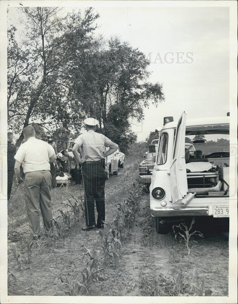 1966 Press Photo Mrs. Charlene O&#39;Brien carried on a stretcher from the field she - Historic Images