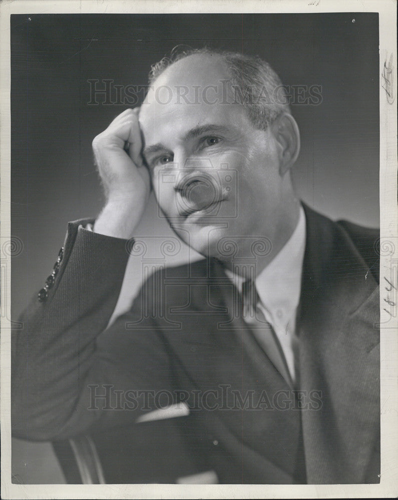 1945 Press Photo Howard V. O&#39;Brien, Journalist - Historic Images