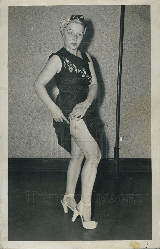 1946 Press Photo Ethel O&#39;Day (Penny Lester) shows bruises from a club fight with - Historic Images