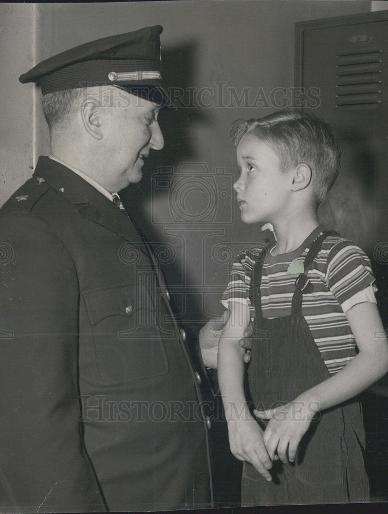 1944 Press Photo Captain Pat O&#39;Shea Jefferson Park Police Bobby Devlin 5 - Historic Images