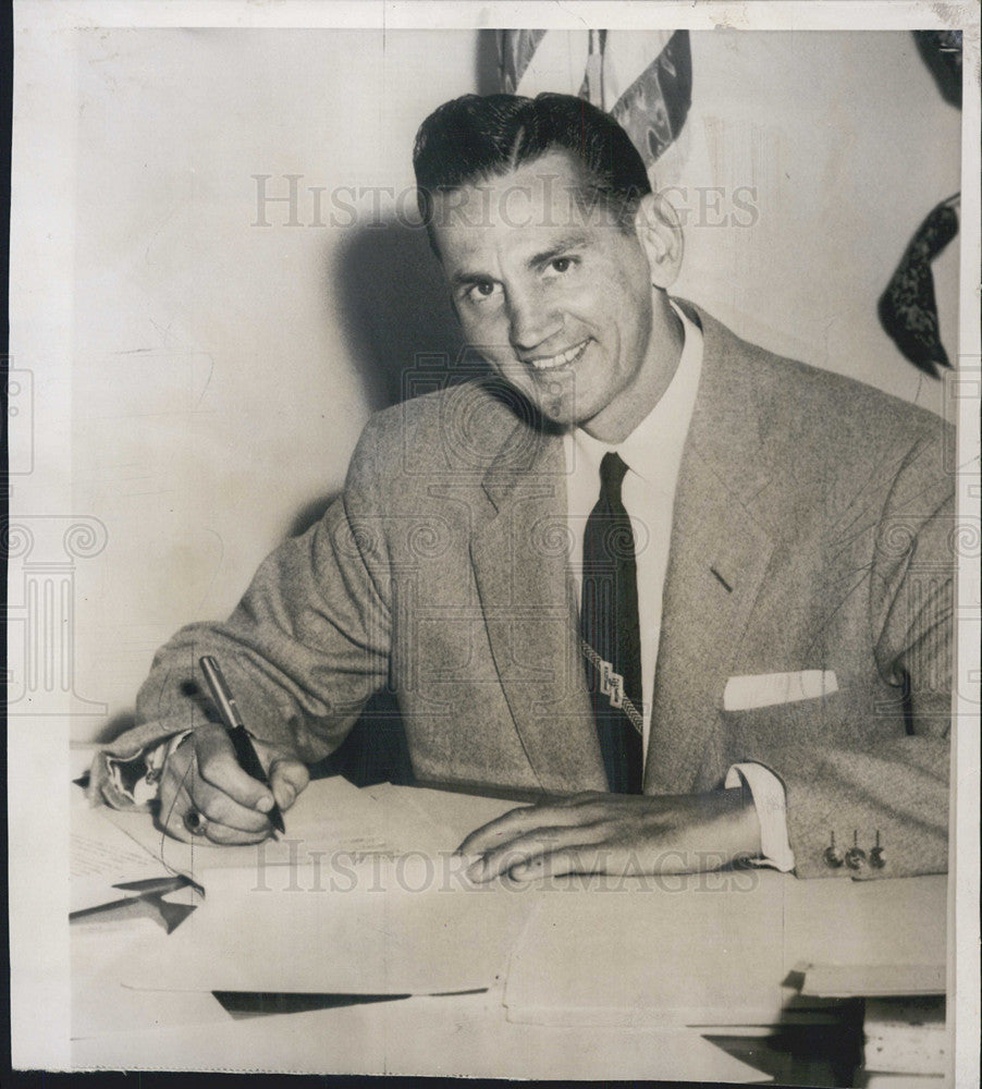 1954 Press Photo Theodore Owings city clerk Culver City wins Republican nomin - Historic Images