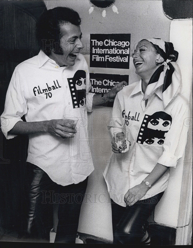 1970 Press Photo Mrs. Charles W. Olson III and Stanley Paul at Cocktail Party - Historic Images