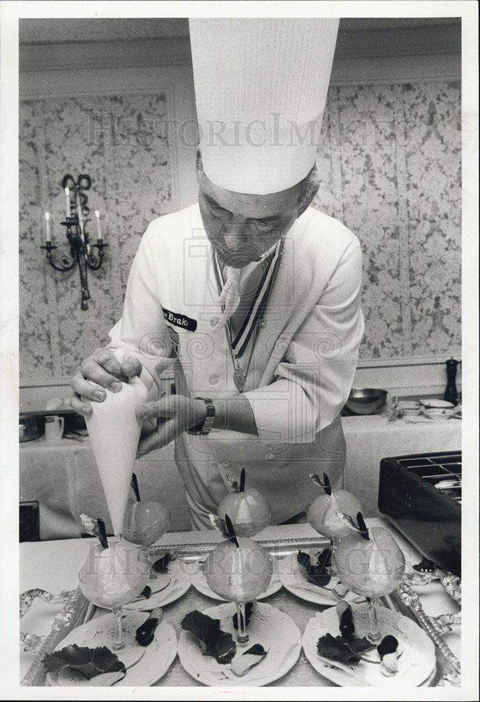 1980 Press Photo Chef Lutz Olkiewicz of the Drake Hotel - Historic Images