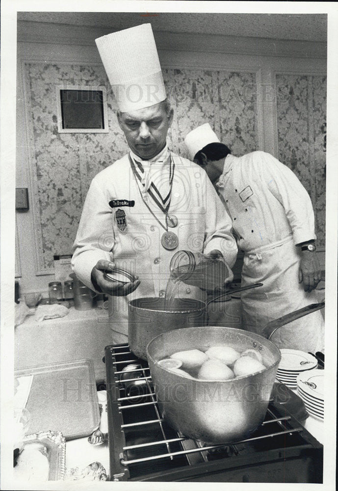 1980 Press Photo Chef Lutz Olkiewicz of the Drake Hotel - Historic Images