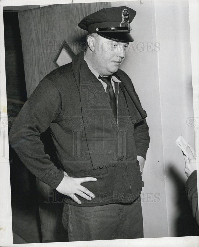 1953 Press Photo park dist. policeman Ray McCann who rescued kids from lagoon - Historic Images