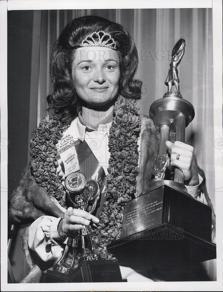 1965 Press Photo Laura McCann Chicago Checker of the Year - Historic Images