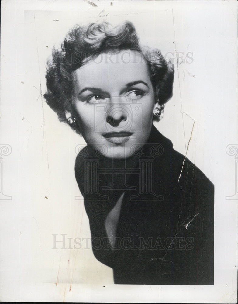 1956 Press Photo Mercedes McCambridge in Family Skeleton - Historic Images