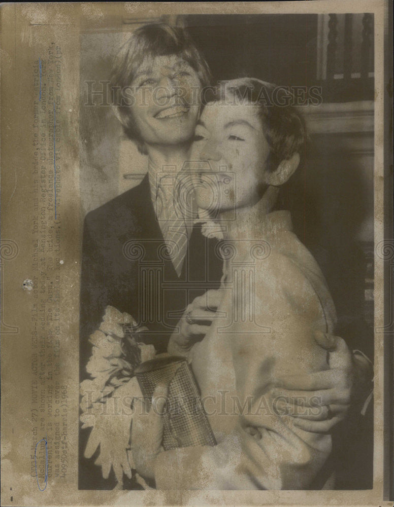 1968 Press Film actor Michael York weds Patricia McCallum - Historic Images