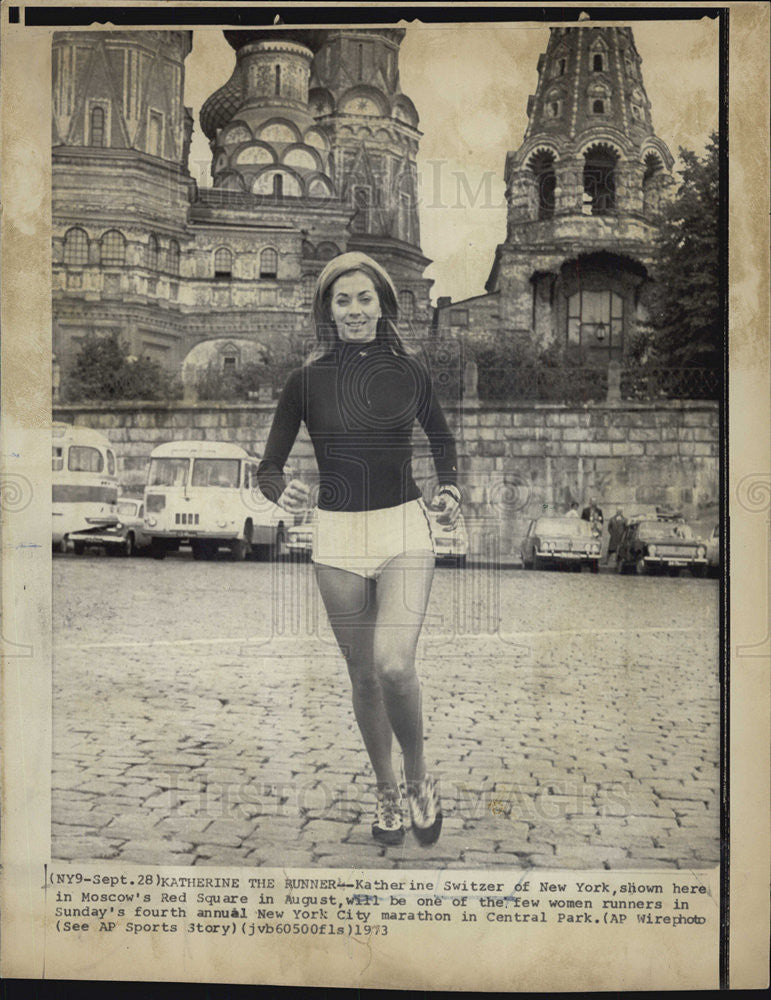 1973 Press Photo NY Katherine Switzer In Moscow&#39;s Red Square-4th Ann NYC Marathn - Historic Images