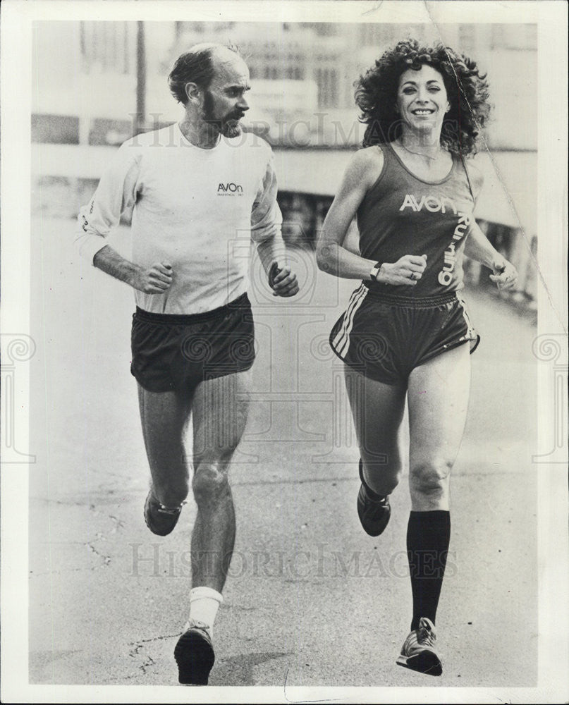 1984 Press Photo Roger Robinson And Katherine Switzer Train Men&#39;s Only 5K Classc - Historic Images