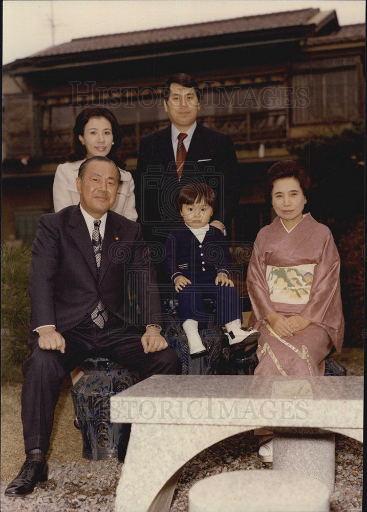 1973 Press Photo members of Prime Minister Kakuei Tanaka family wife, grandson - Historic Images