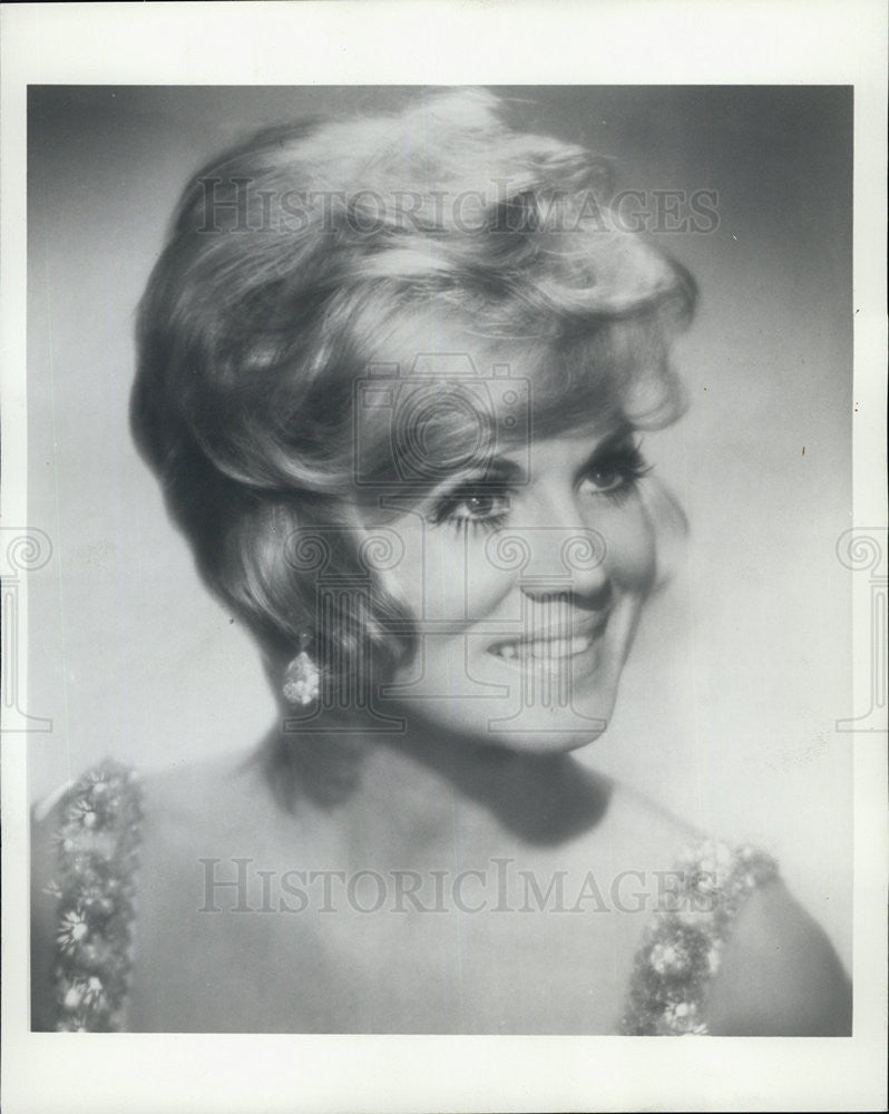 1972 Press Photo Singer Phyllis McGuire - Historic Images