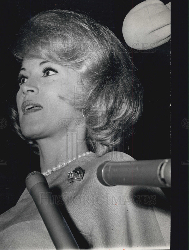 1965 Press Photo Phyllis McGuire At Federal Court House Lobby MoMo Giacana Trial - Historic Images