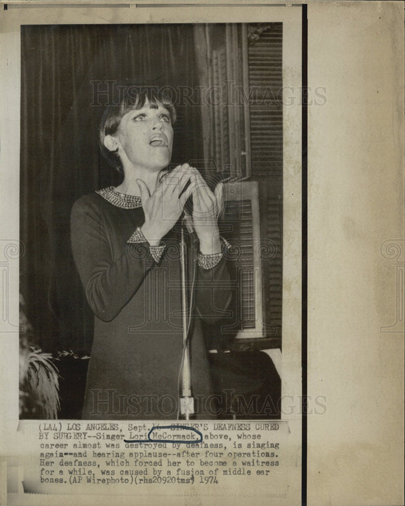 1974 Press Photo Singer Lori McCormack Performs After Hearing Loss Operations - Historic Images