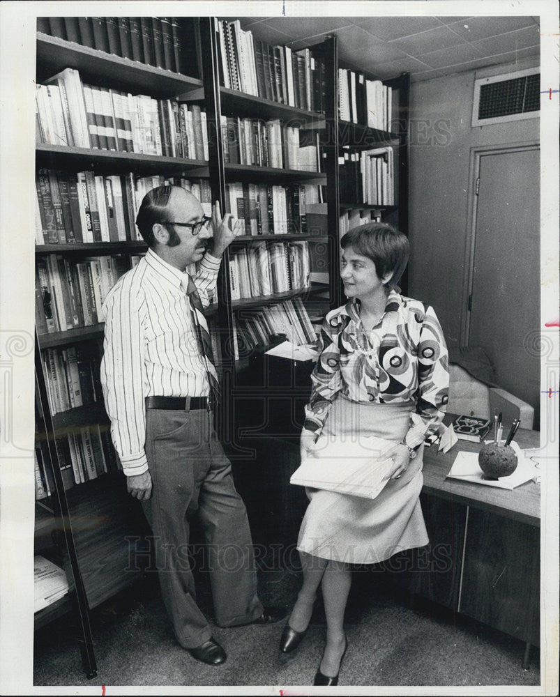 1975 Press Photo Dr. Daniel Judith Offer Authors - Historic Images