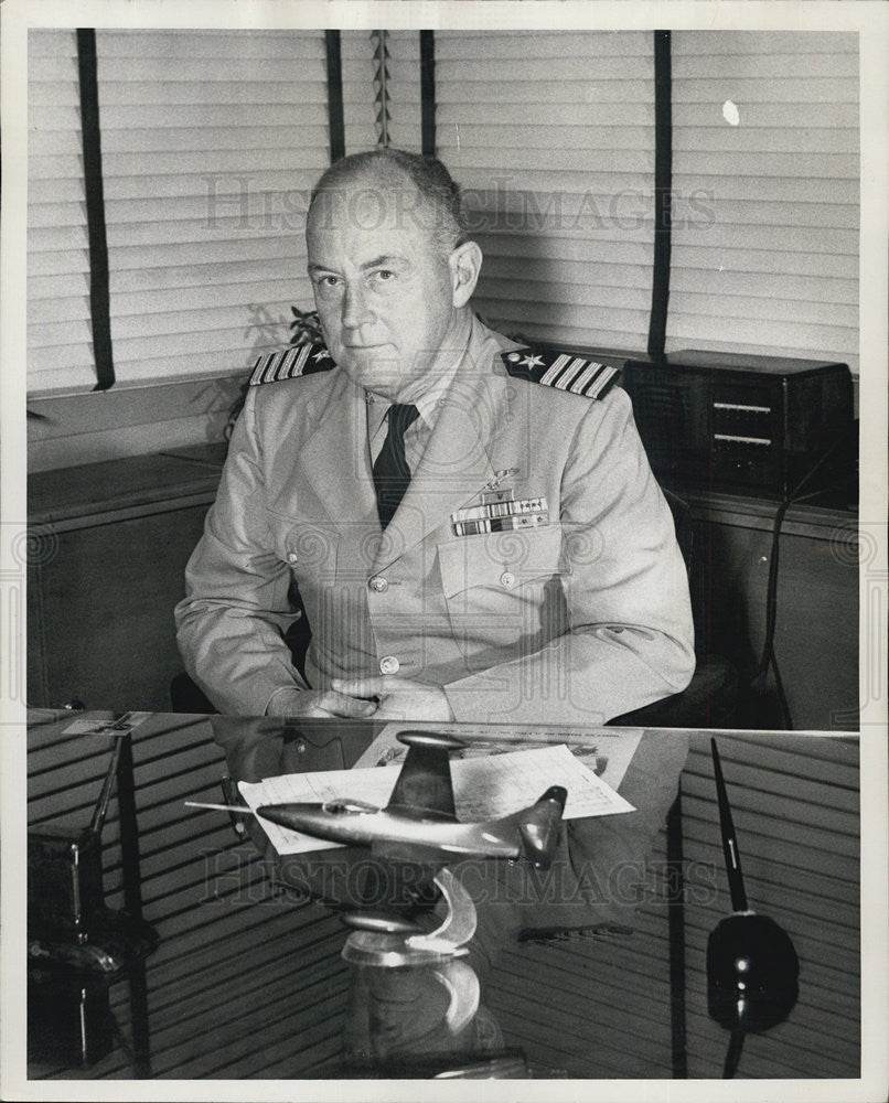 1950 Press Photo Capt Richard Navy Flier Commander - Historic Images