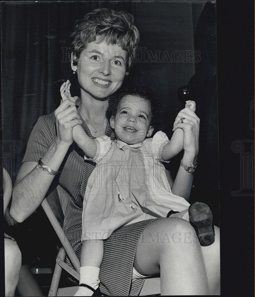 1966 Press Photo Mrs. Patrick J. O&#39;Doherty And Patricia At St. Vincent Party - Historic Images