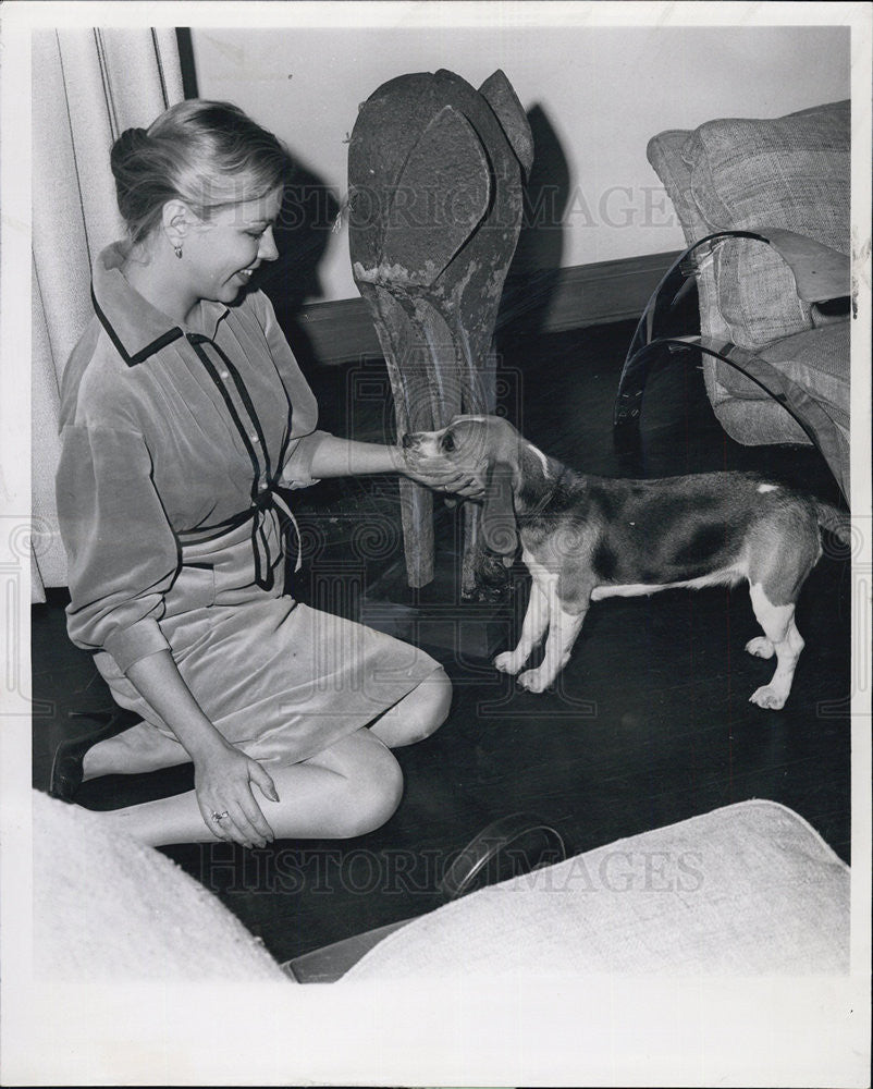 1962 Press Photo Mrs. Frank Oehlschlaeger Freckles Dog - Historic Images