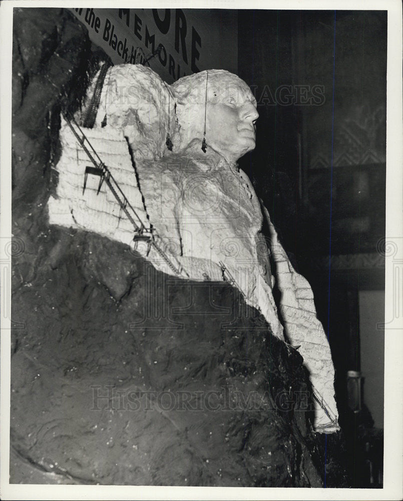 Press Photo Mount Rushmore Statue At South Dakota Exhibit - Historic Images