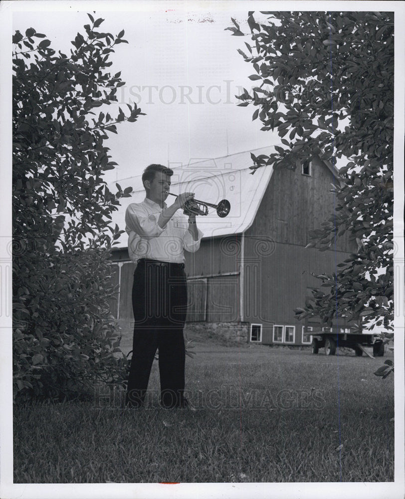 1956 Press Photo Jim Son Of George Austin Saline Farmer Plays Trumpet On Farm - Historic Images