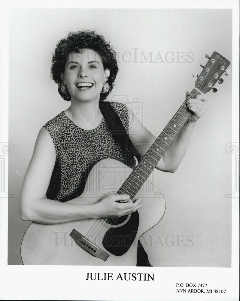 2000 Press Photo Julie Austin Guitarist And Musician - Historic Images