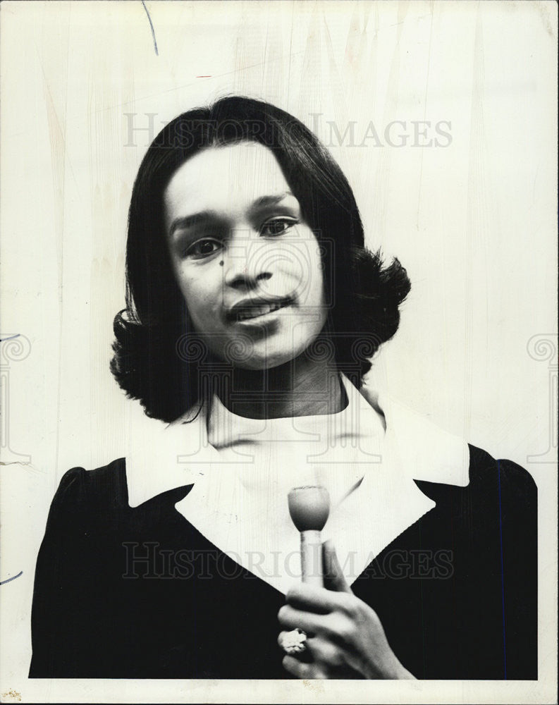 1972 Press Photo Michele Clark Correspondent Airplane Crash - Historic Images